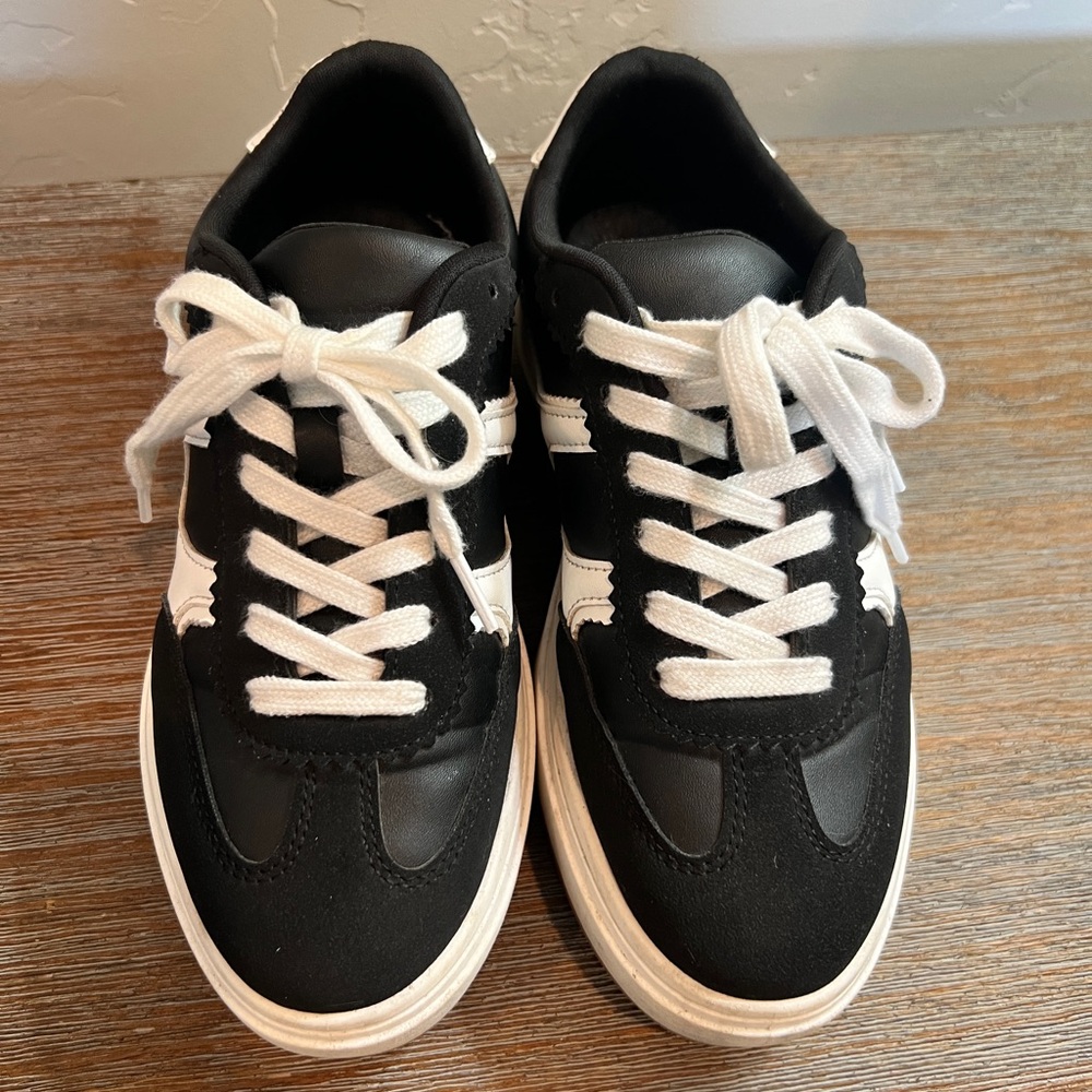 B&W Sneakers
